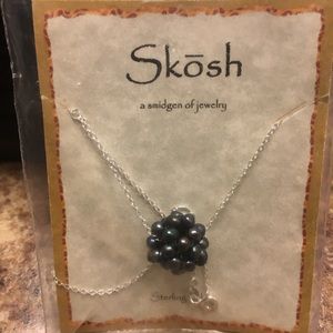 Skosh Pearl necklace